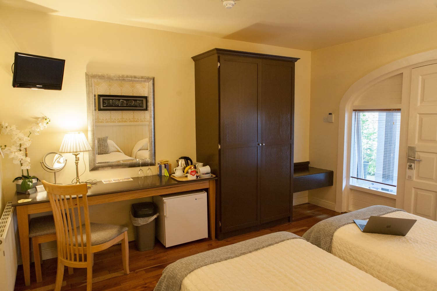 Room with desk and wardrobe