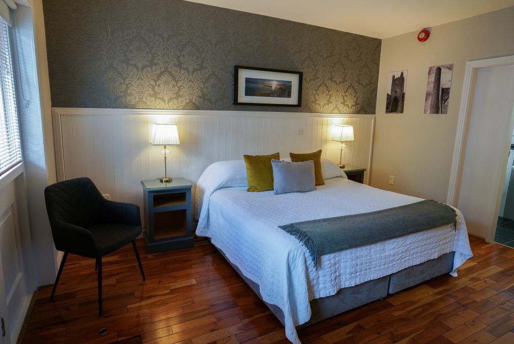 Double room in soft grey